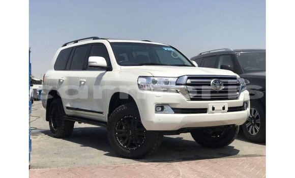 Acheter Import Voiture Toyota Land Cruiser Blanc à Import - Dubai, Îles Agalega Acheter Import Voiture Toyota Land Cruiser Blanc à Import - Dubai, Îles Agalega