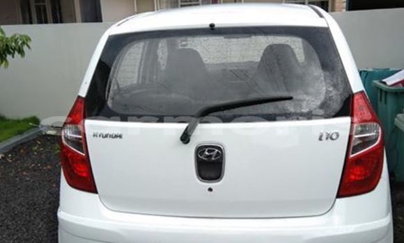 Buy Used Hyundai i10 White Car in Quatre Bornes in Plaines Wilhems District Buy Used Hyundai i10 White Car in Quatre Bornes in Plaines Wilhems District