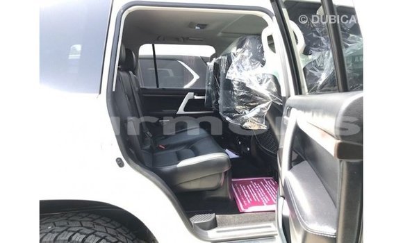 Acheter Import Voiture Toyota Land Cruiser Blanc à Import - Dubai, Îles Agalega Acheter Import Voiture Toyota Land Cruiser Blanc à Import - Dubai, Îles Agalega