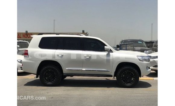 Acheter Import Voiture Toyota Land Cruiser Blanc à Import - Dubai, Îles Agalega Acheter Import Voiture Toyota Land Cruiser Blanc à Import - Dubai, Îles Agalega