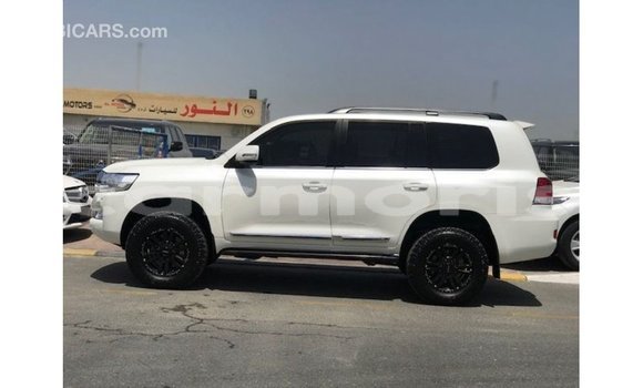 Acheter Import Voiture Toyota Land Cruiser Blanc à Import - Dubai, Îles Agalega Acheter Import Voiture Toyota Land Cruiser Blanc à Import - Dubai, Îles Agalega