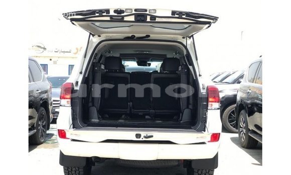 Acheter Import Voiture Toyota Land Cruiser Blanc à Import - Dubai, Îles Agalega Acheter Import Voiture Toyota Land Cruiser Blanc à Import - Dubai, Îles Agalega