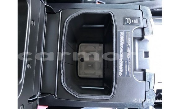 Acheter Import Voiture Toyota Land Cruiser Blanc à Import - Dubai, Îles Agalega Acheter Import Voiture Toyota Land Cruiser Blanc à Import - Dubai, Îles Agalega