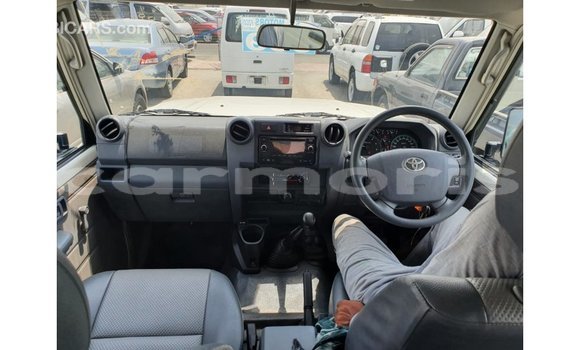 Buy Import Toyota Land Cruiser White Car in Import - Dubai in Agalega Islands Buy Import Toyota Land Cruiser White Car in Import - Dubai in Agalega Islands