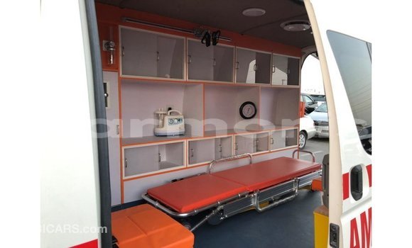 Acheter Import Voiture Toyota Hiace Blanc à Import - Dubai, Îles Agalega Acheter Import Voiture Toyota Hiace Blanc à Import - Dubai, Îles Agalega