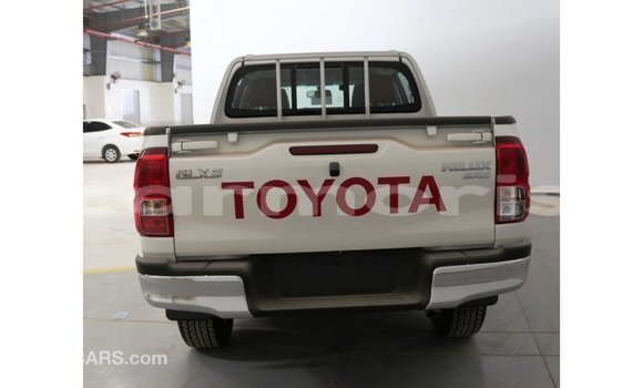 Buy Import Toyota Hilux White Car in Import - Dubai in Agalega Islands Buy Import Toyota Hilux White Car in Import - Dubai in Agalega Islands