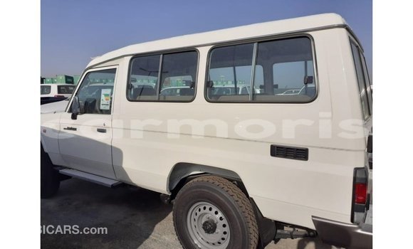 Buy Import Toyota Land Cruiser White Car in Import - Dubai in Agalega Islands Buy Import Toyota Land Cruiser White Car in Import - Dubai in Agalega Islands