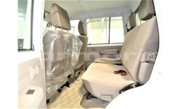 Buy Import Toyota Land Cruiser White Car in Import - Dubai in Agalega Islands Buy Import Toyota Land Cruiser White Car in Import - Dubai in Agalega Islands