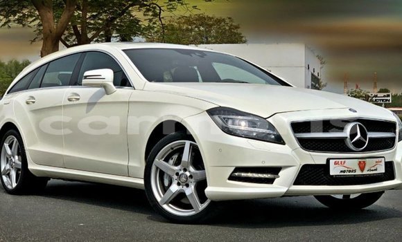 Buy Import Mercedes-Benz 190 White Car in Import - Dubai in Agalega Islands Buy Import Mercedes-Benz 190 White Car in Import - Dubai in Agalega Islands