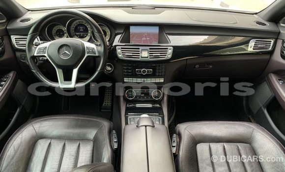 Buy Import Mercedes-Benz 190 White Car in Import - Dubai in Agalega Islands Buy Import Mercedes-Benz 190 White Car in Import - Dubai in Agalega Islands