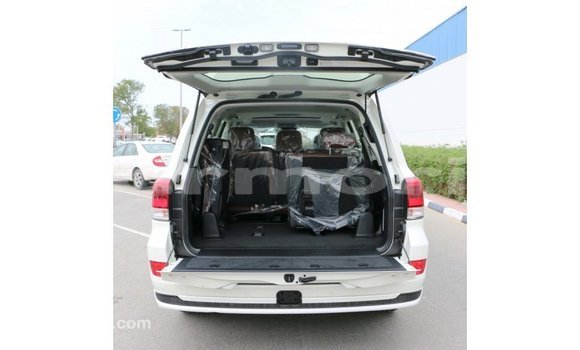 Buy Import Toyota Land Cruiser White Car in Import - Dubai in Agalega Islands Buy Import Toyota Land Cruiser White Car in Import - Dubai in Agalega Islands