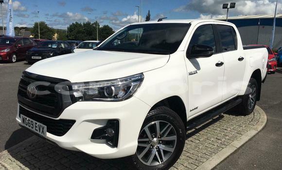 Buy Used Toyota Hilux White Car in Tamarin in Black River District Buy Used Toyota Hilux White Car in Tamarin in Black River District