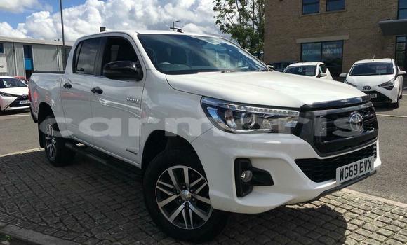 Buy Used Toyota Hilux White Car in Tamarin in Black River District Buy Used Toyota Hilux White Car in Tamarin in Black River District