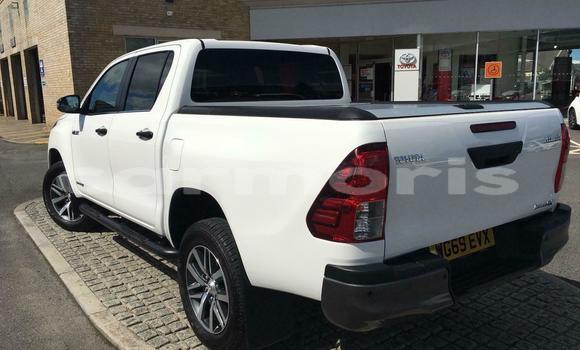 Buy Used Toyota Hilux White Car in Tamarin in Black River District Buy Used Toyota Hilux White Car in Tamarin in Black River District