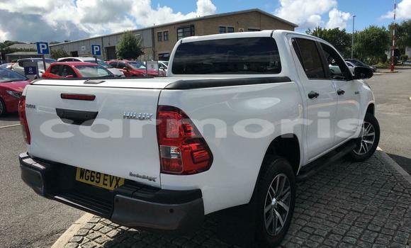 Buy Used Toyota Hilux White Car in Tamarin in Black River District Buy Used Toyota Hilux White Car in Tamarin in Black River District