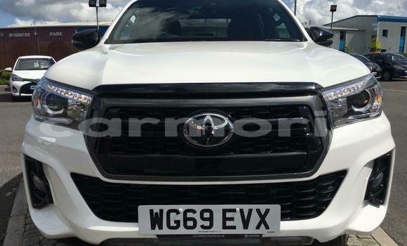 Buy Used Toyota Hilux White Car in Tamarin in Black River District Buy Used Toyota Hilux White Car in Tamarin in Black River District