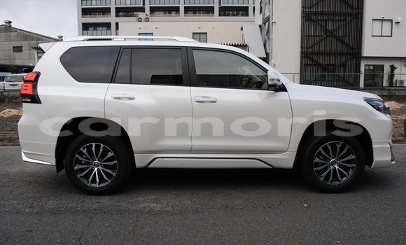 Buy Used Toyota Land Cruiser Prado White Car in Tamarin in Black River District Buy Used Toyota Land Cruiser Prado White Car in Tamarin in Black River District