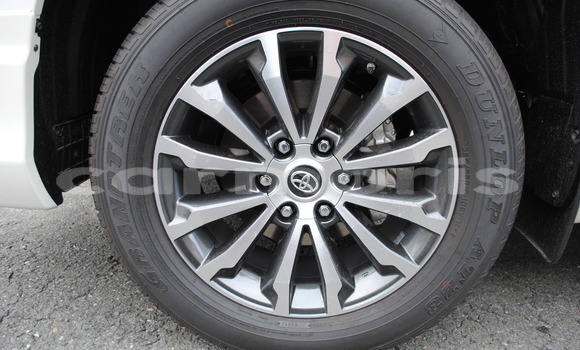 Buy Used Toyota Land Cruiser Prado White Car in Tamarin in Black River District Buy Used Toyota Land Cruiser Prado White Car in Tamarin in Black River District