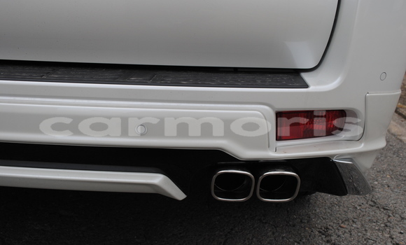 Buy Used Toyota Land Cruiser Prado White Car in Tamarin in Black River District Buy Used Toyota Land Cruiser Prado White Car in Tamarin in Black River District