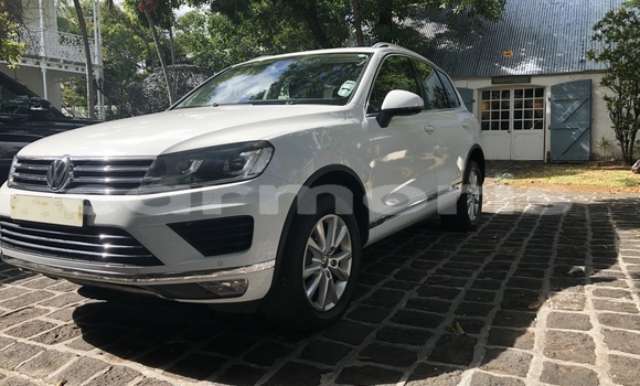 Buy Used Volkswagen Touareg White Car in Port Louis in Port Louis District