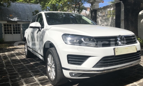 Buy Used Volkswagen Touareg White Car in Port Louis in Port Louis District Buy Used Volkswagen Touareg White Car in Port Louis in Port Louis District