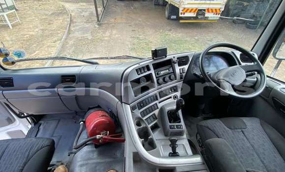 Acheter Occasion Utilitaire Nissan UD Blanc à Port Louis, Port Louis District Acheter Occasion Utilitaire Nissan UD Blanc à Port Louis, Port Louis District