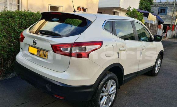 Buy Used Nissan Qashqai White Car in Vacoas–Phoenix in Plaines Wilhems District Buy Used Nissan Qashqai White Car in Vacoas–Phoenix in Plaines Wilhems District