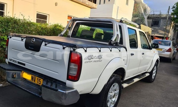 Buy Used Nissan Hardbody White Car in Vacoas–Phoenix in Plaines Wilhems District Buy Used Nissan Hardbody White Car in Vacoas–Phoenix in Plaines Wilhems District