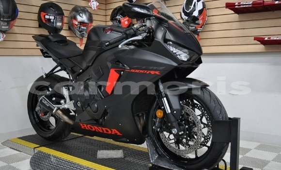 Buy Used Honda CBR 1000 RR Black Bike in Amaury in Rivière du Rempart District Buy Used Honda CBR 1000 RR Black Bike in Amaury in Rivière du Rempart District