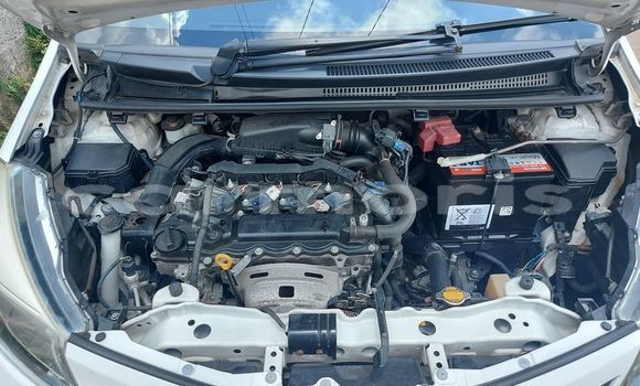 Buy Used Toyota Vitz White Car in Albion in Black River District Buy Used Toyota Vitz White Car in Albion in Black River District