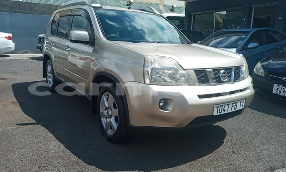 Buy Used Nissan X–Trail Beige Car in Albion in Black River District