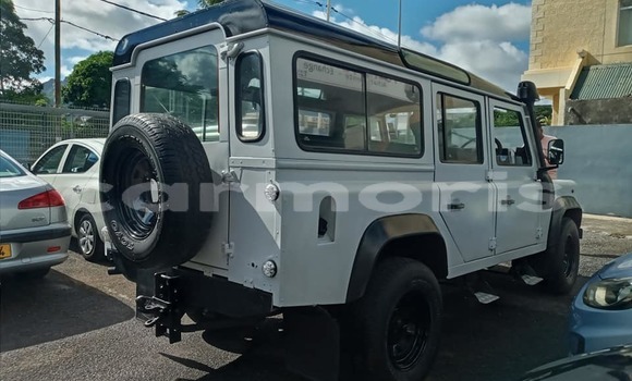 Buy Used Land Rover Defender White Car in Albion in Black River District Buy Used Land Rover Defender White Car in Albion in Black River District