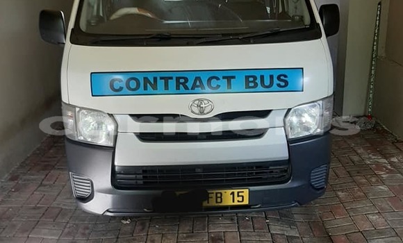 Buy Used Toyota Hiace White Car in Albion in Black River District Buy Used Toyota Hiace White Car in Albion in Black River District