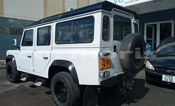 Buy Used Land Rover Defender White Car in Albion in Black River District Buy Used Land Rover Defender White Car in Albion in Black River District