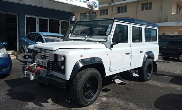 Buy Used Land Rover Defender White Car in Albion in Black River District Buy Used Land Rover Defender White Car in Albion in Black River District