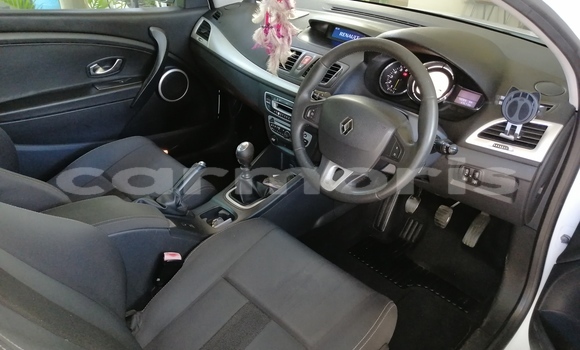 Buy Used Renault Megane White Car in Riviere des Anguilles in Savanne