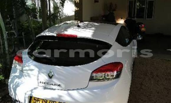Buy Used Renault Megane White Car in Riviere des Anguilles in Savanne