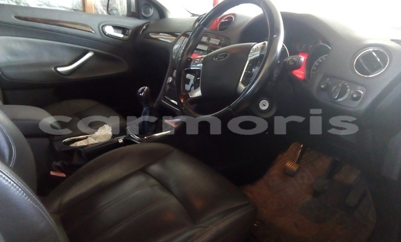 Buy Used Ford Mondeo Silver Car in Baie du Tombeau in Pamplemousses District Buy Used Ford Mondeo Silver Car in Baie du Tombeau in Pamplemousses District