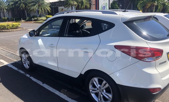 Buy Used Hyundai ix35 White Car in Tamarin in Black River District Buy Used Hyundai ix35 White Car in Tamarin in Black River District