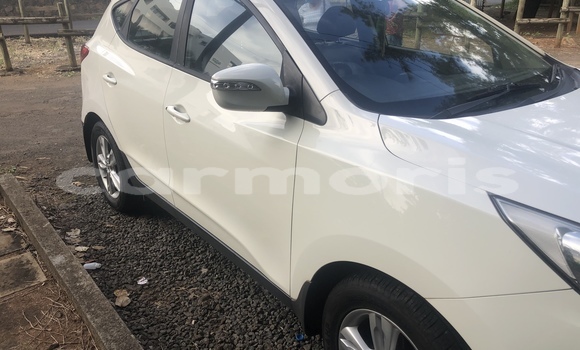 Buy Used Hyundai ix35 White Car in Tamarin in Black River District Buy Used Hyundai ix35 White Car in Tamarin in Black River District