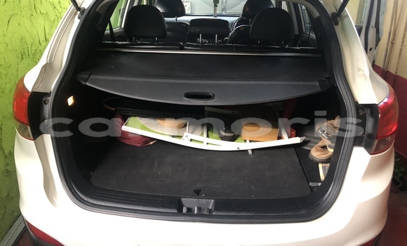 Buy Used Hyundai ix35 White Car in Tamarin in Black River District Buy Used Hyundai ix35 White Car in Tamarin in Black River District