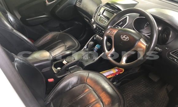 Buy Used Hyundai ix35 White Car in Tamarin in Black River District Buy Used Hyundai ix35 White Car in Tamarin in Black River District