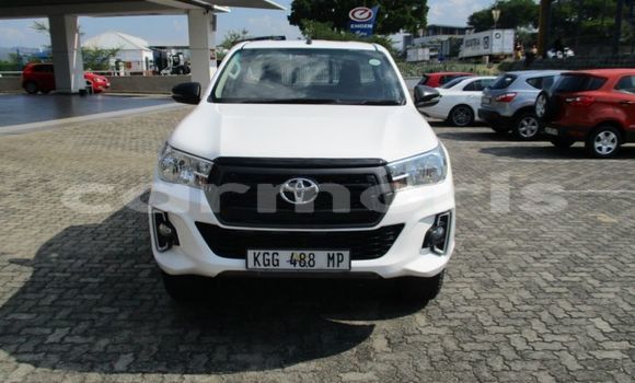 Buy Used Toyota Hilux White Car in Port Louis in Port Louis District Buy Used Toyota Hilux White Car in Port Louis in Port Louis District