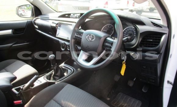 Buy Used Toyota Hilux White Car in Port Louis in Port Louis District Buy Used Toyota Hilux White Car in Port Louis in Port Louis District