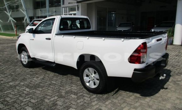 Buy Used Toyota Hilux White Car in Port Louis in Port Louis District Buy Used Toyota Hilux White Car in Port Louis in Port Louis District