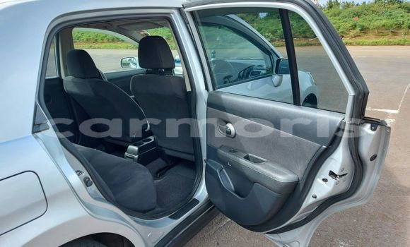 Buy Used Nissan Tiida Silver Car in Bon Accueil in Flacq Buy Used Nissan Tiida Silver Car in Bon Accueil in Flacq