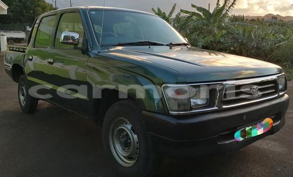 Buy Used Toyota Hilux Green Car in Chemin Grenier in Savanne