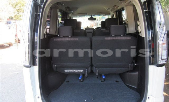 Buy Used Nissan Serena White Car in Moka in Moka Buy Used Nissan Serena White Car in Moka in Moka