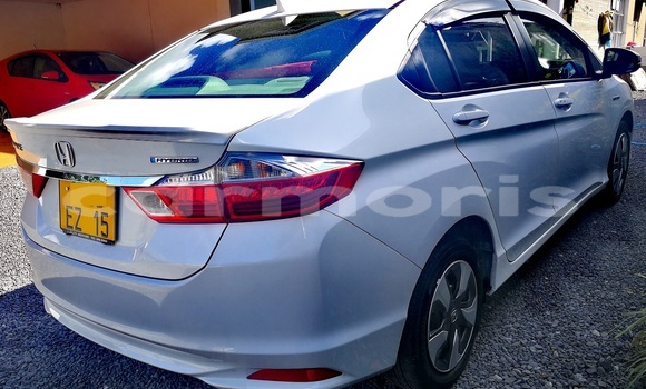 Buy Used Honda Grace White Car in Beau Bassin–Rose Hill in Plaines Wilhems District Buy Used Honda Grace White Car in Beau Bassin–Rose Hill in Plaines Wilhems District