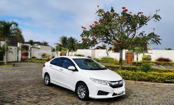 Buy Used Honda Grace Beige Car in Quatre Bornes in Plaines Wilhems District